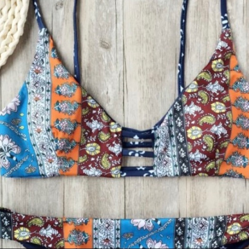 Zaful bikini top: reversible, padded, retro print